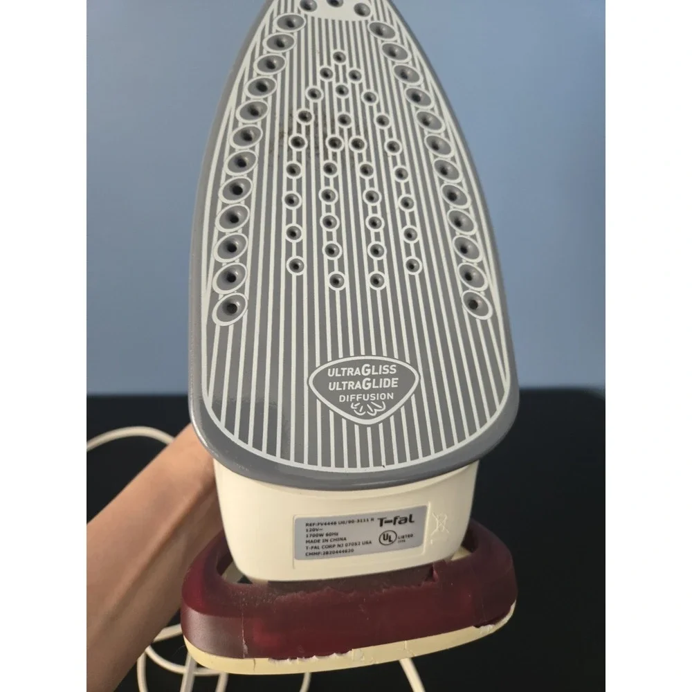 T-Fal 1700W Ultra glide FV4446 Steam Iron Easy cord‎ 3-way Auto Shut-Off